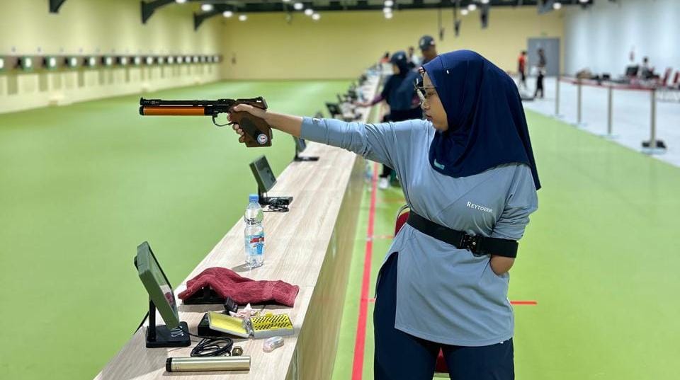 Latihan 10M Air Pistol Atlet Putri Indonesia